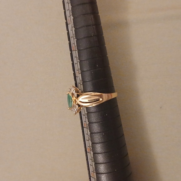 14K Marquise cut Emerald and diamond ring. Size 8 - Picture 9 of 13